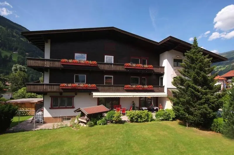 Hotel Garni Maximilian-1