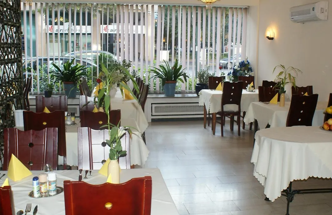 Bahn-Hotel-1