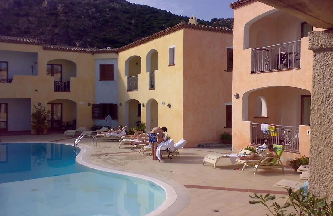 Hotel Monti Di Mola-1