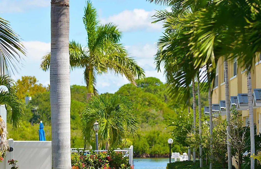Barefoot Beach Resort-1