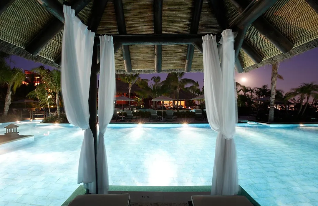 Asia Gardens Hotel & Thai Spa, A Royal Hideaway Hotel-1