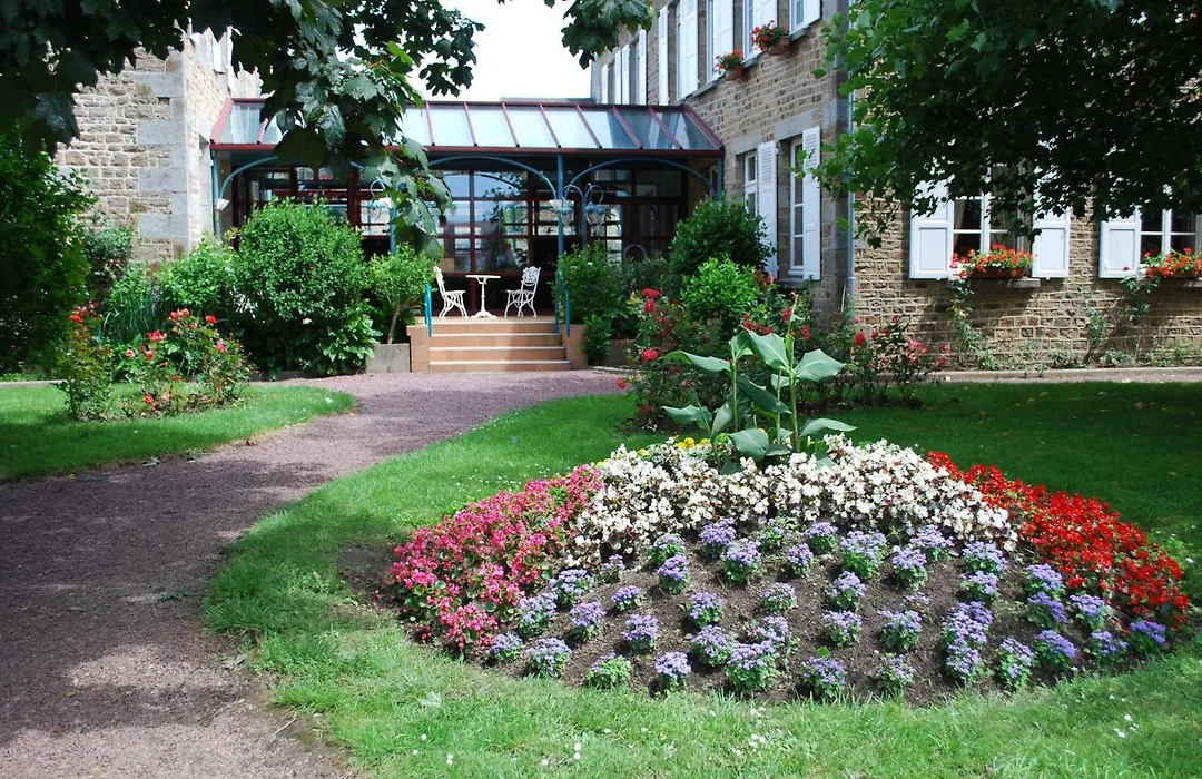 Logis Hotel Restaurant Auberge De La Selune-1