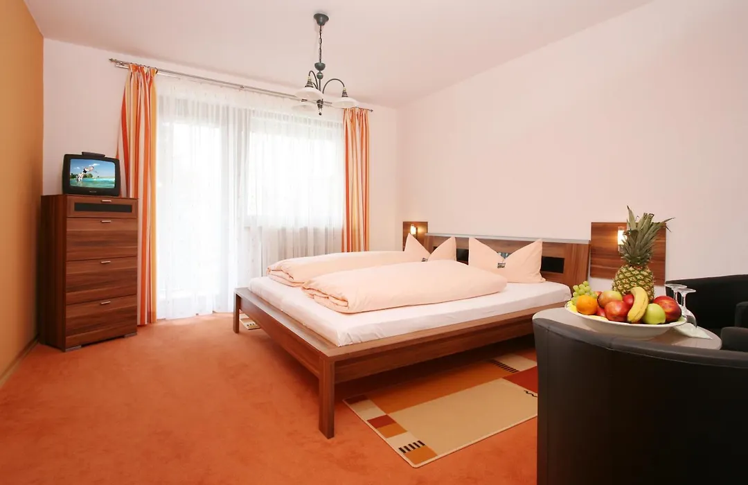 Landhotel Weißer Hahn-1