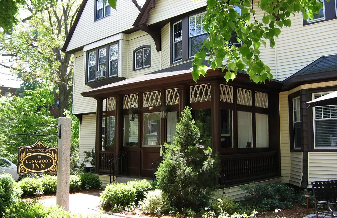 Longwood Inn-1