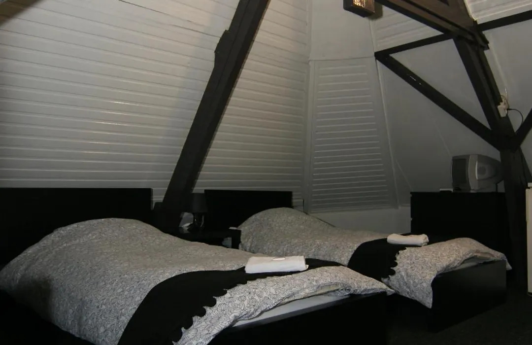 Budgethotel De Zwaan-1