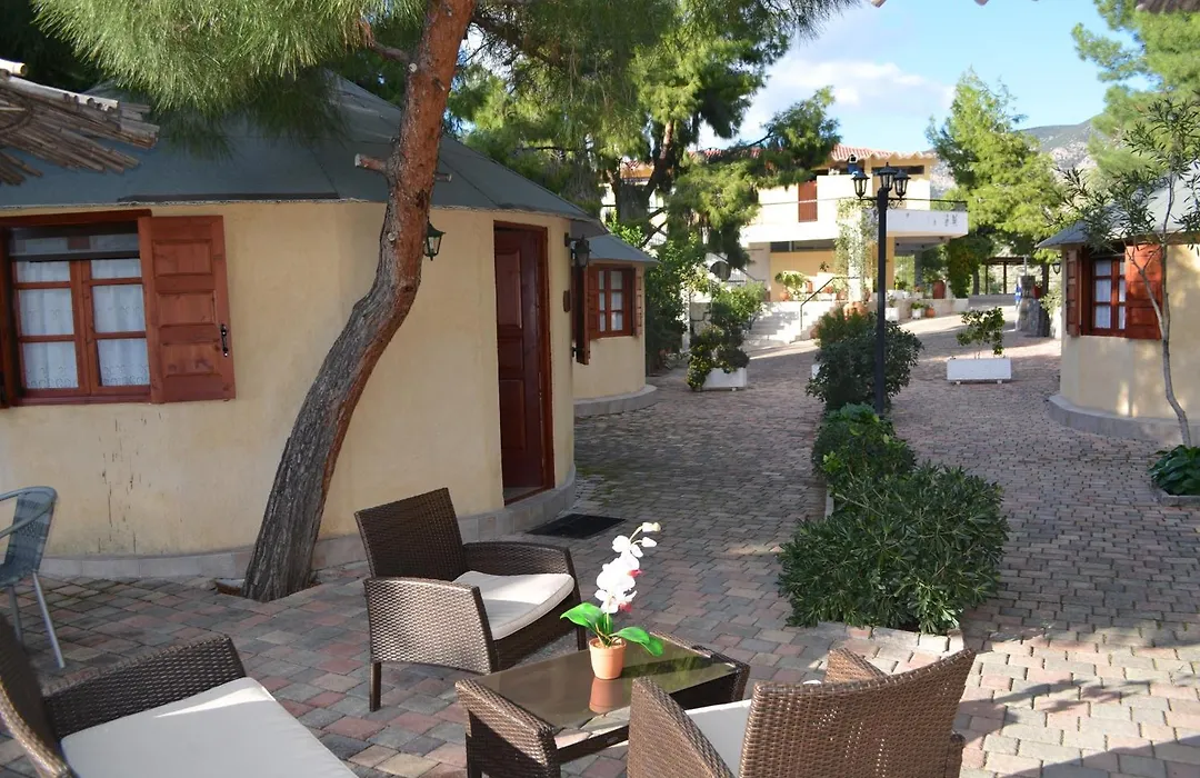 Chrissa Camping Rooms & Bungalows-1