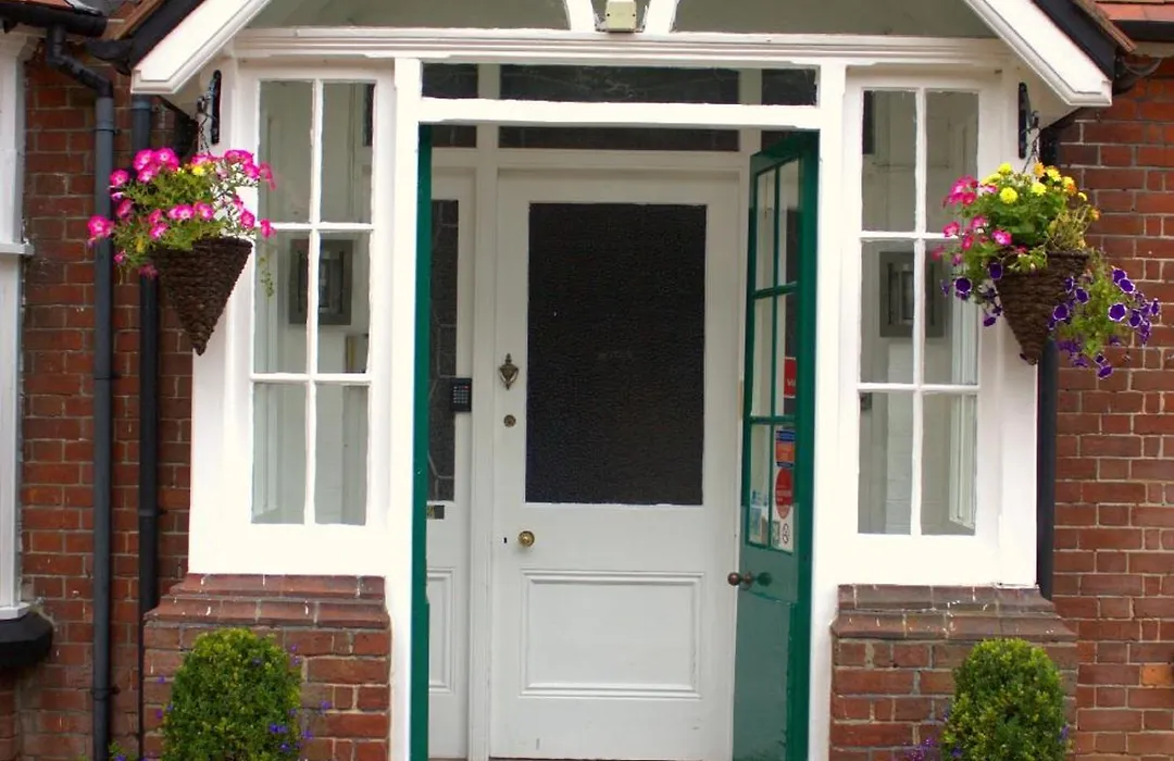 Gatwick Turret Guest House-1