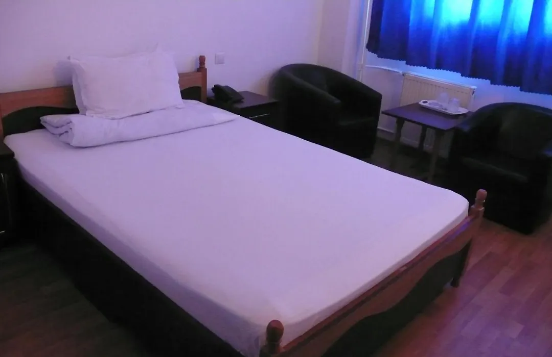 Hotel Uranus-1