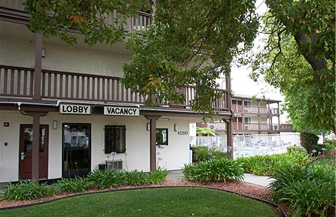 Ez 8 Motel Old Town-1