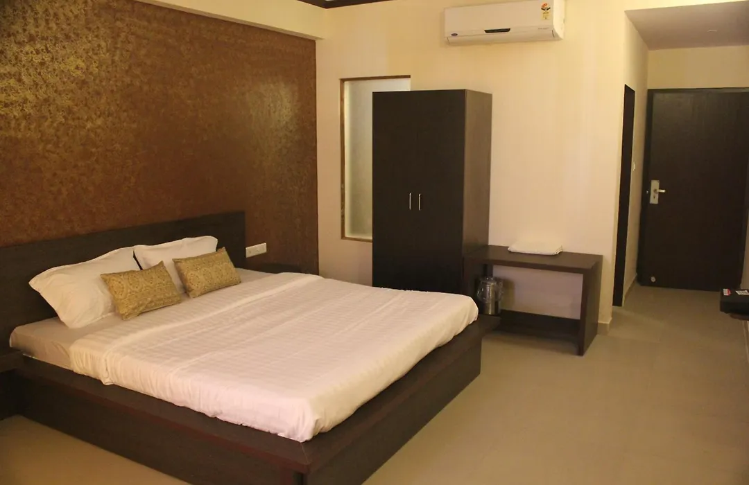Hotel Savi Regency-1