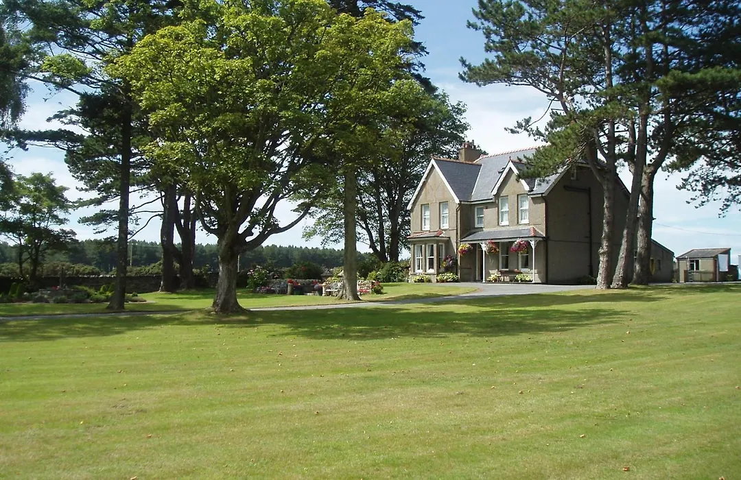 Gwrach Ynys Country Guest House-1