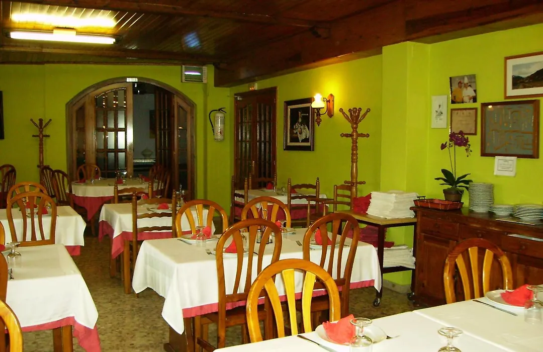 Hostal L'Escon-1