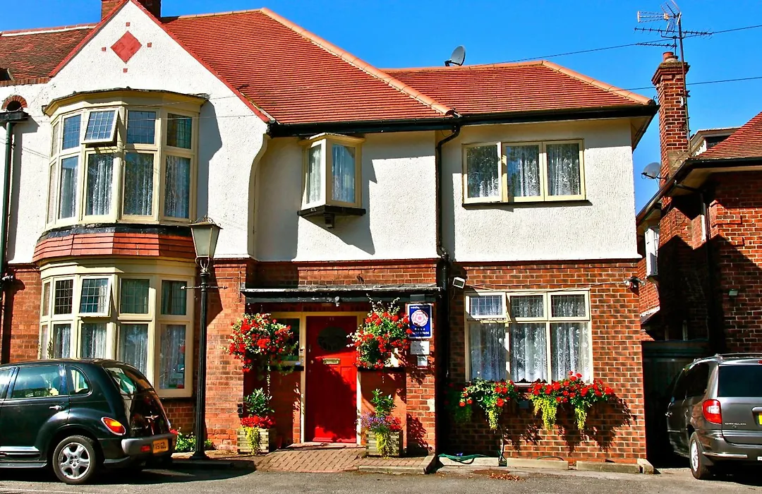 Acorn Guest House In Hull-1
