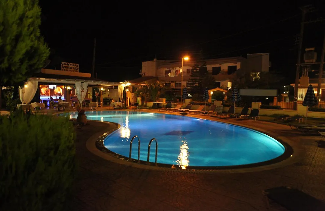 Lyristis Dinos Studios & Apartments-1