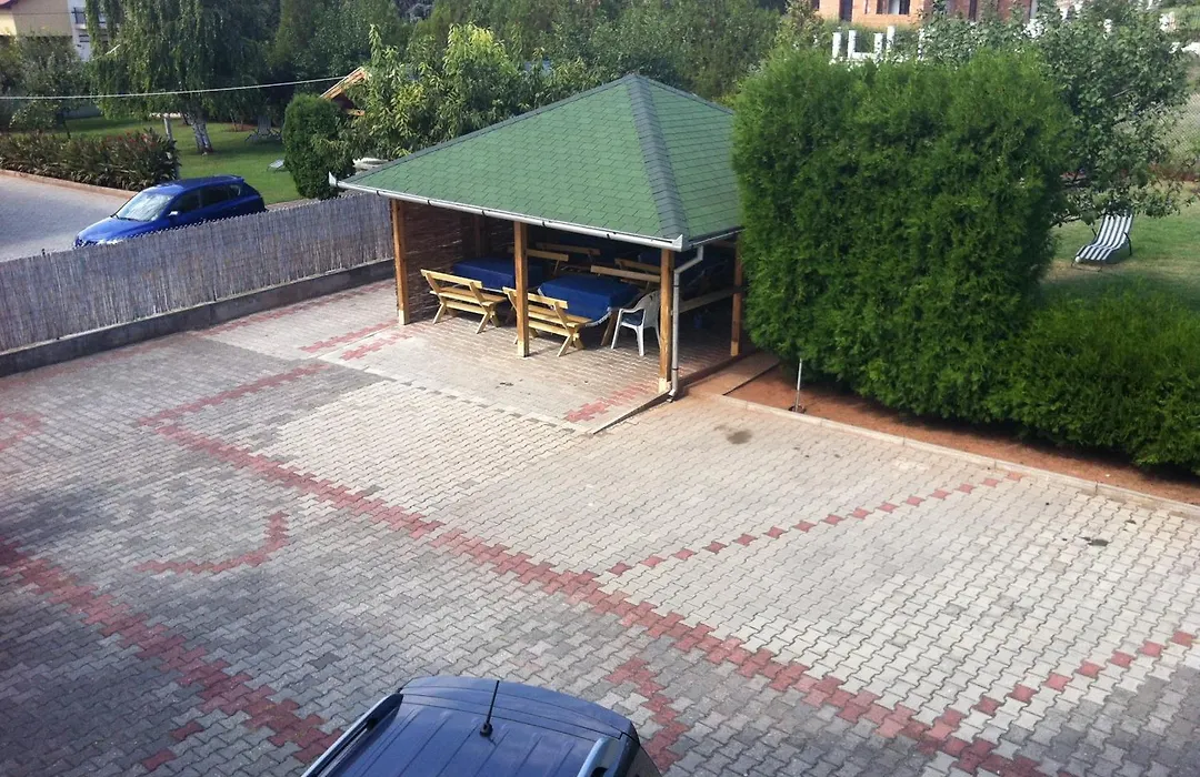 Hollik Apartmanház-1