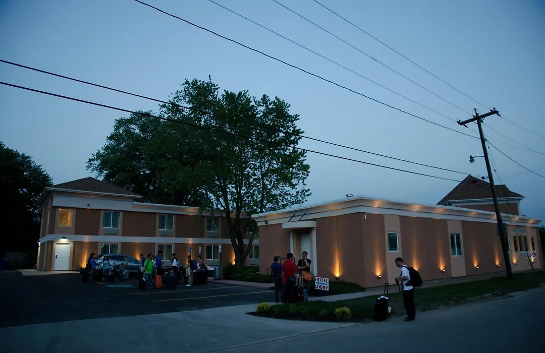Aashram Hotel By Niagara River-1