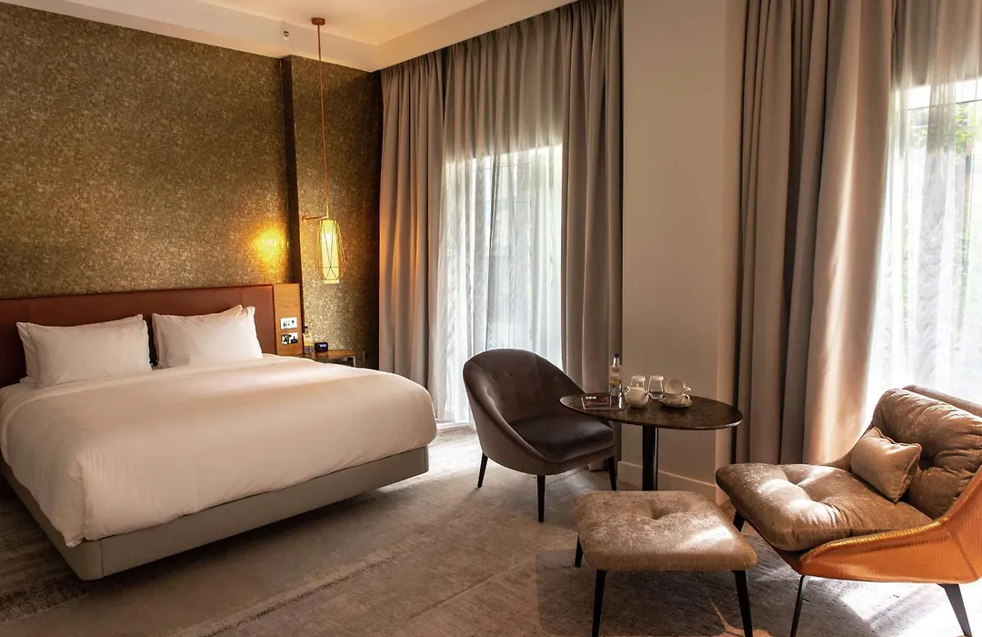 Lincoln Plaza Hotel London, Curio Collection By Hilton-1