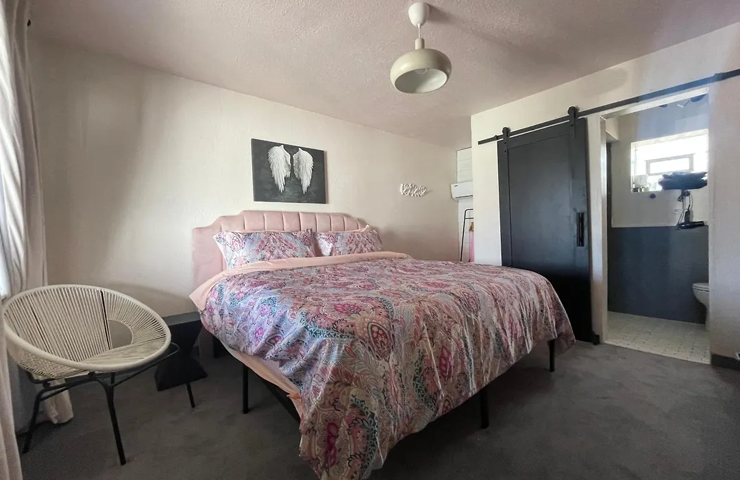 Rainbow Motel-1