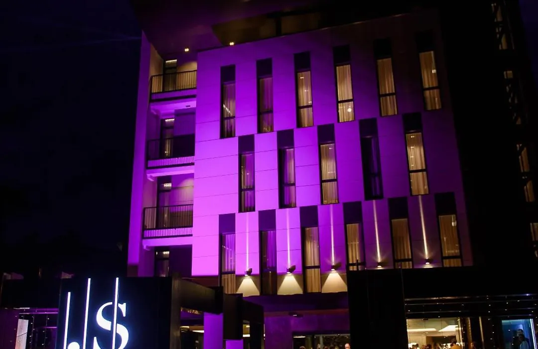 Seraphine Plaza-1