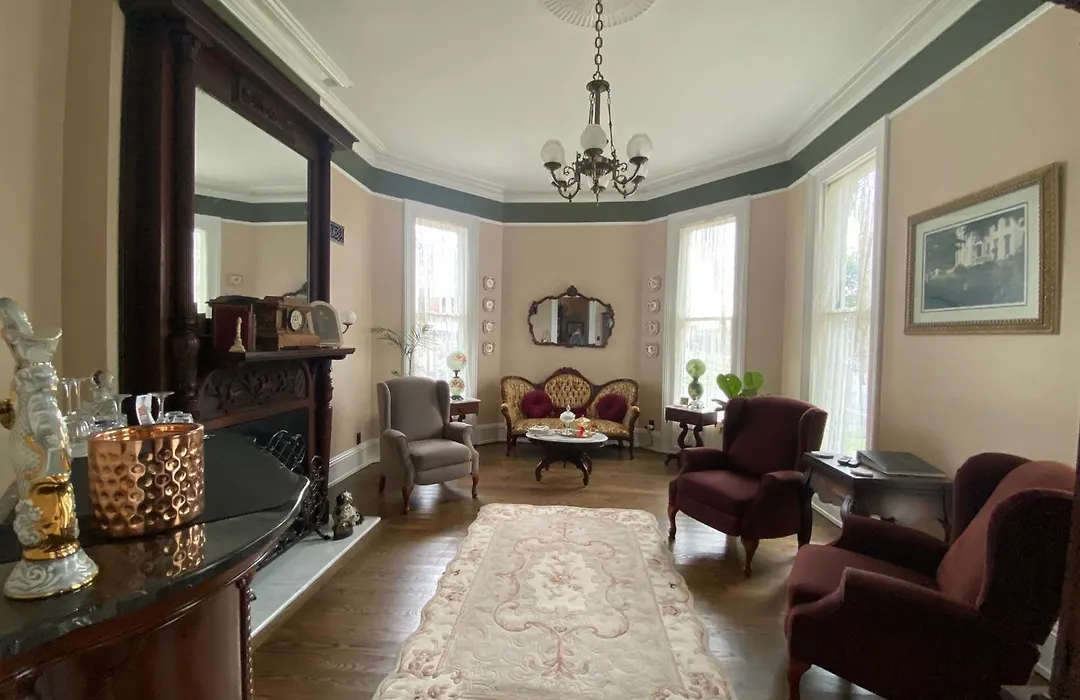 Belle Louise Historic Bed & Breakfast-1