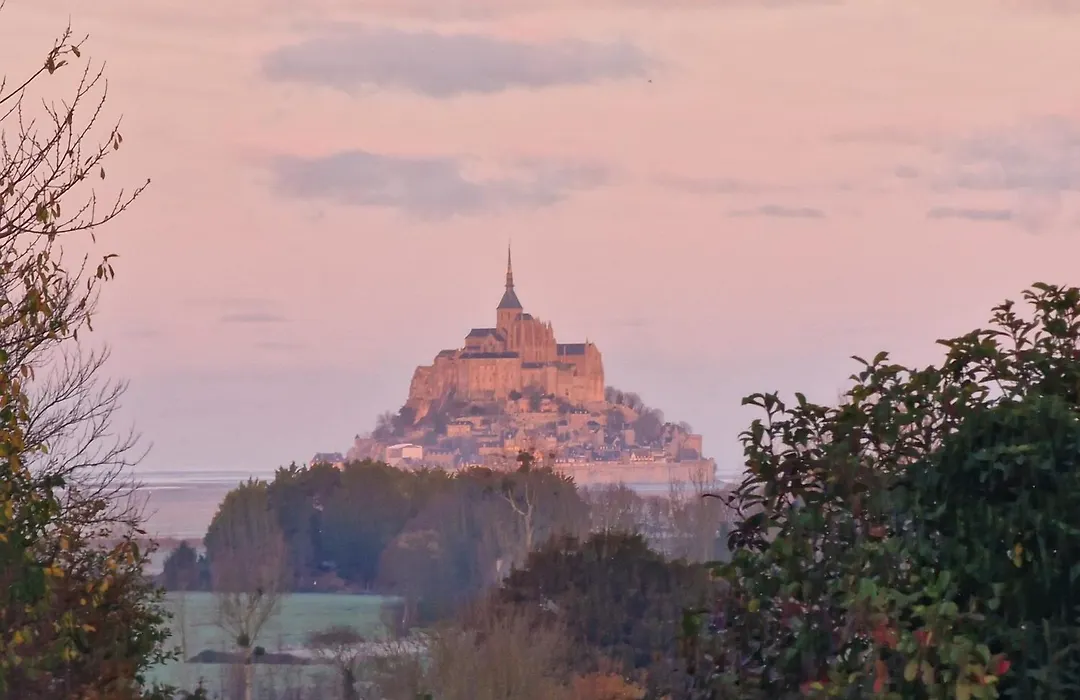 L'Aurore De La Baie, Vue Sur Le Mont-Saint-Michel-1