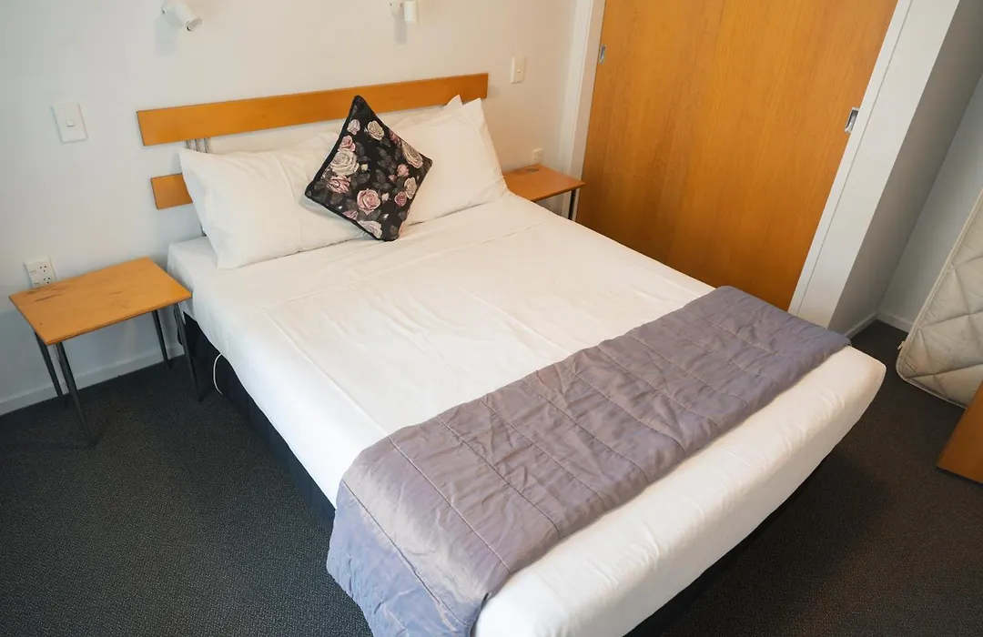 Victoria Court Motor Lodge - Spa & Free Parking-1