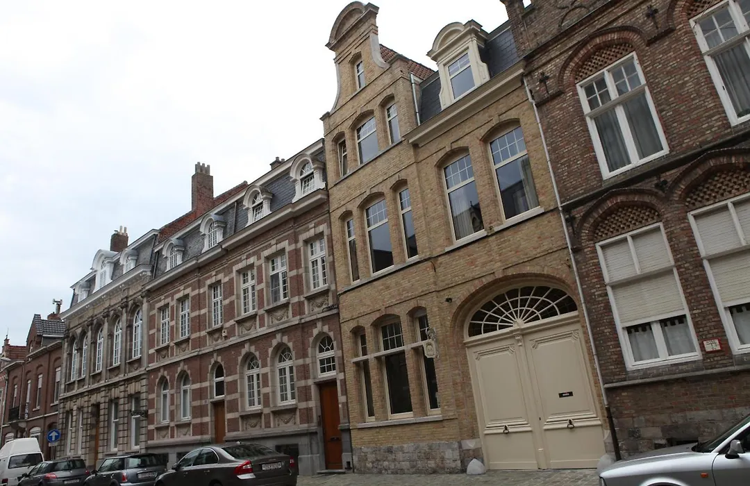 La Porte Cochere-1