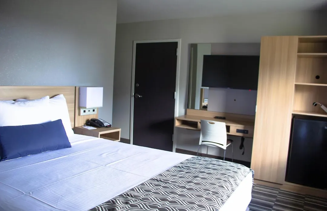 Microtel Inn & Suites By Wyndham Camp Lejeune/Jacksonville-1