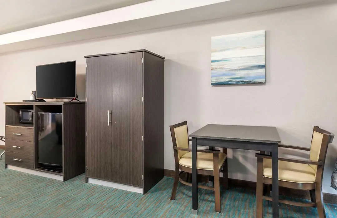 Comfort Inn Dallas North Love Field Airport-1