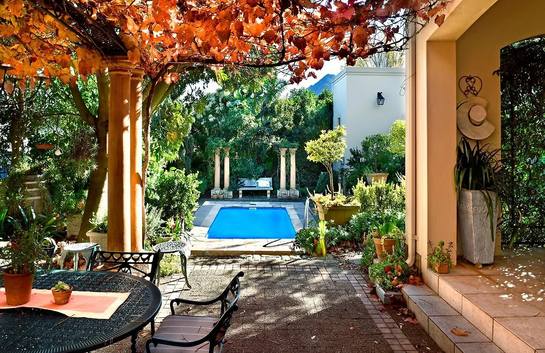 Petit Plaisir Is A Romantic Self-Catering Cottage On The Side Of The Village No1-1