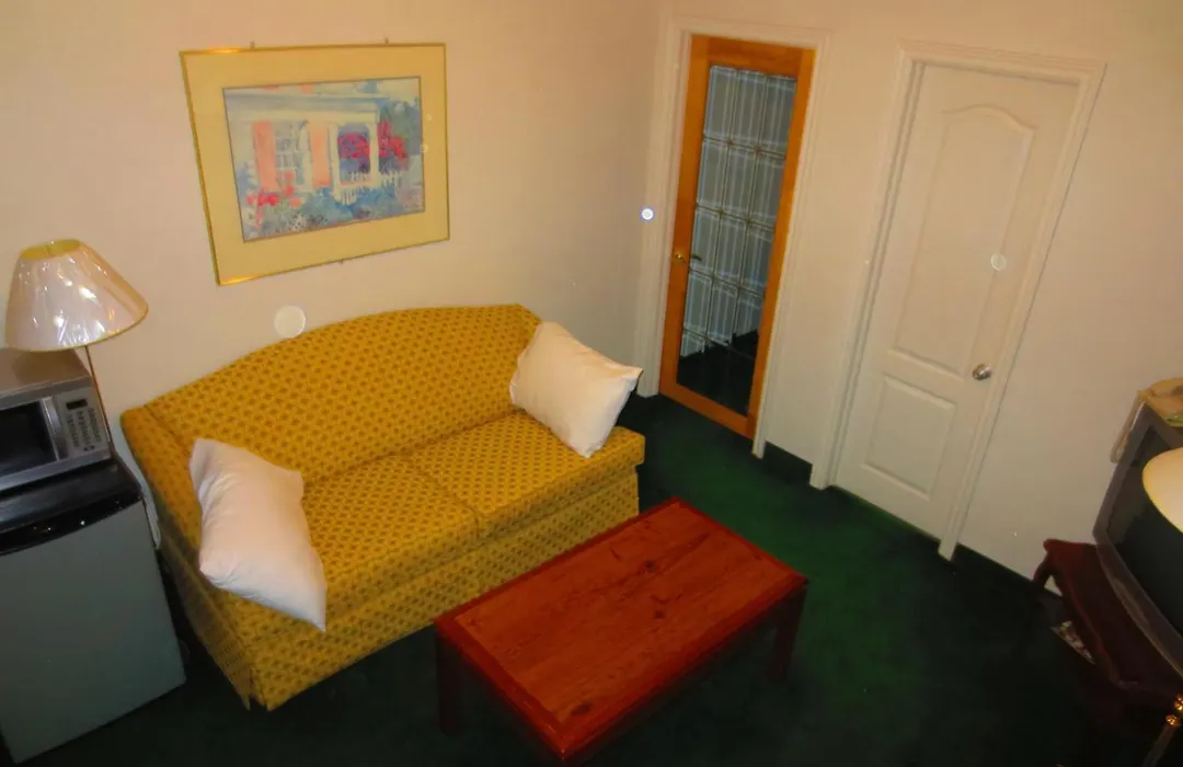 Canadiana Motel-1