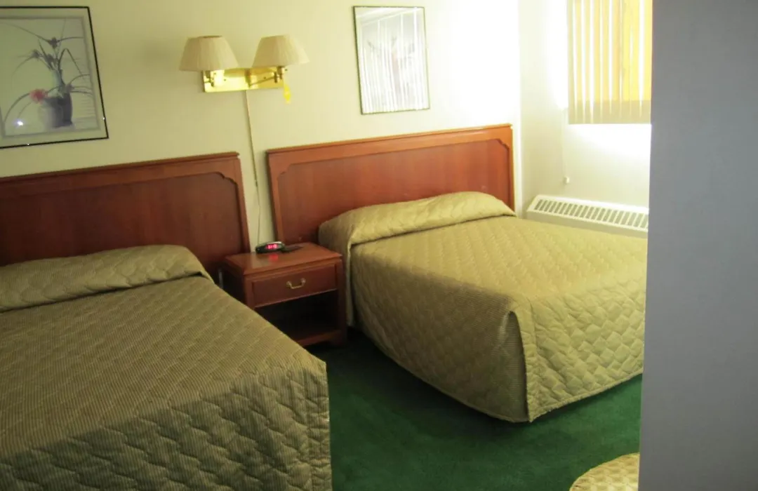 Canadiana Motel-1