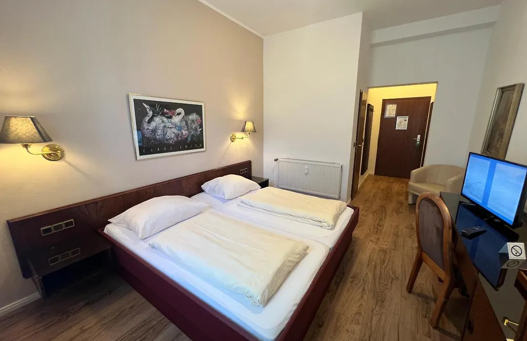 Central Hotel-1