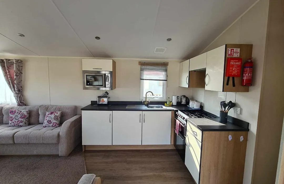 Happy Days Caravan 90 Primrose Field Primrose Valley-1