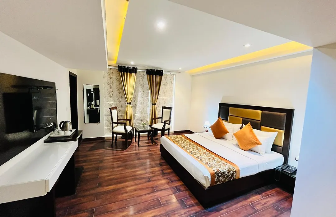 Hotel Aura Ip Grand By Qotel Karkardooma Metro Station New Delhi-1
