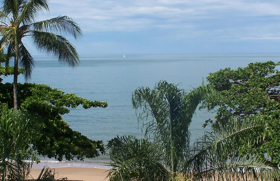 Roydon Beachfront Apartments-1