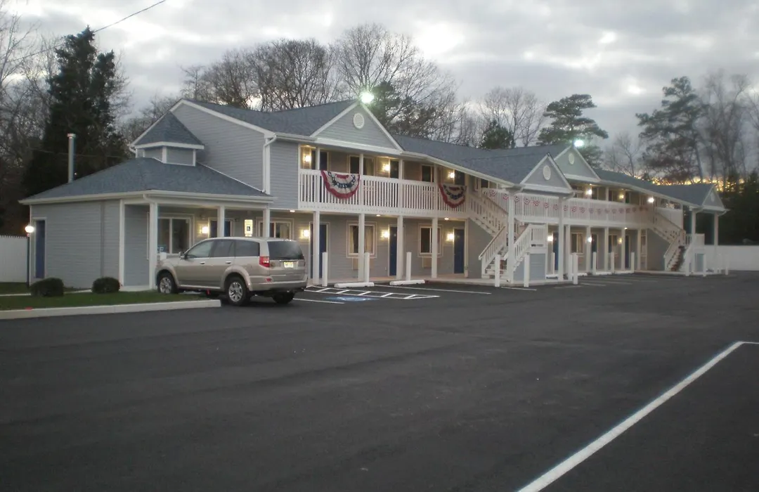 Village Inn & Suites - Smithville-1