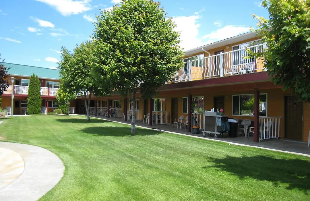 Days Inn By Wyndham Penticton Conference Centre-1