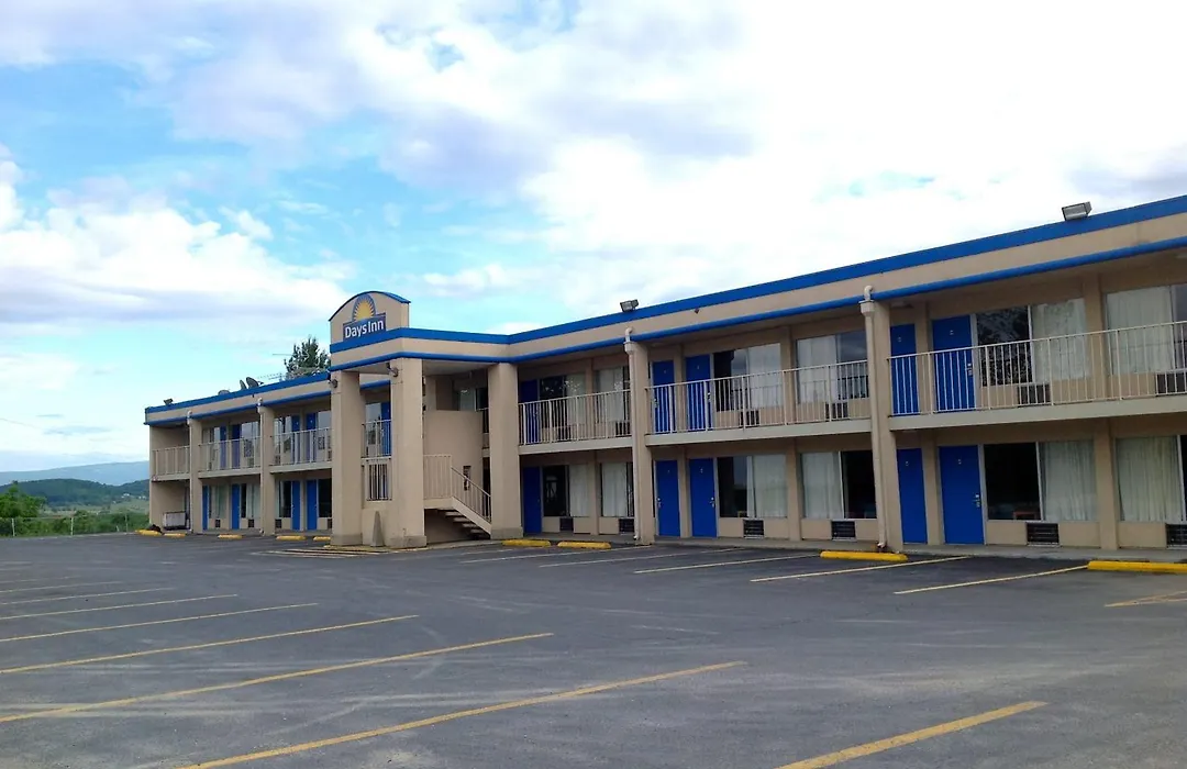 Days Inn By Wyndham Staunton-1