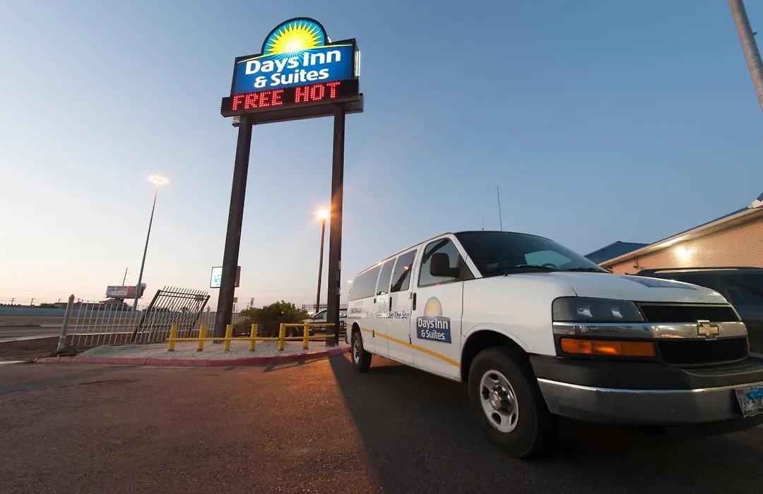 Days Inn & Suites By Wyndham Laredo-1