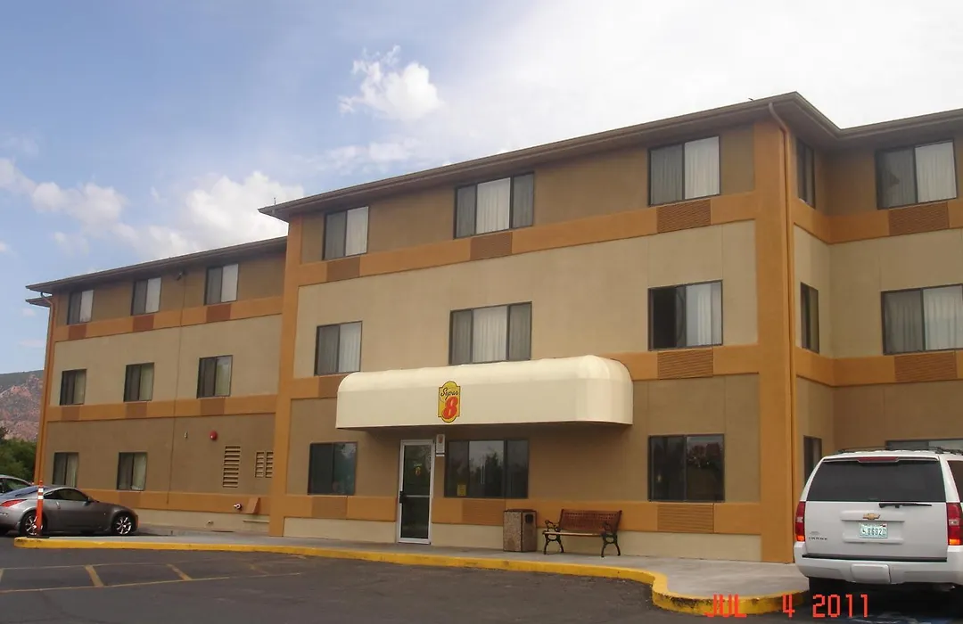 Super 8 By Wyndham Cedar City-1