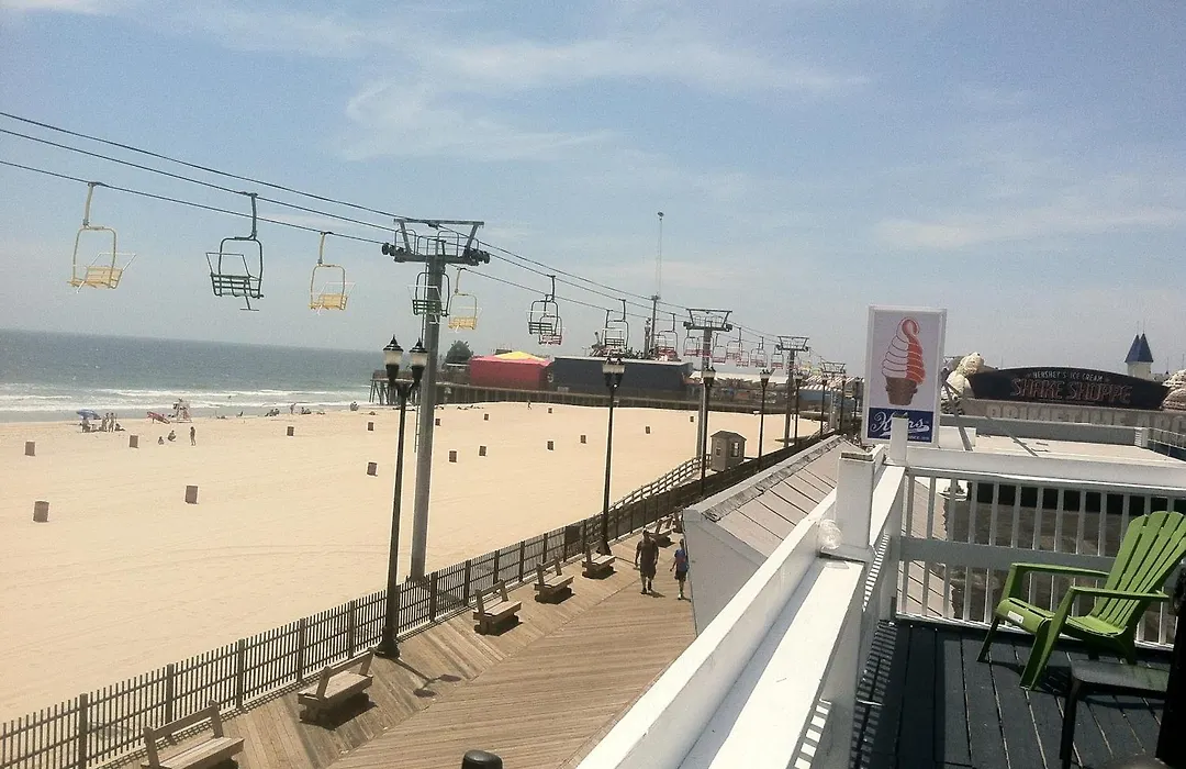 Boardwalk Hotel Charlee & Apartments Beach Hotel Oceanfront-1