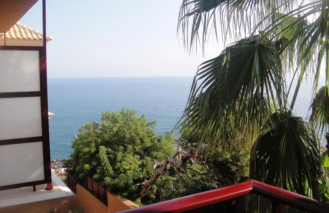 Aparthotel El Faro-1