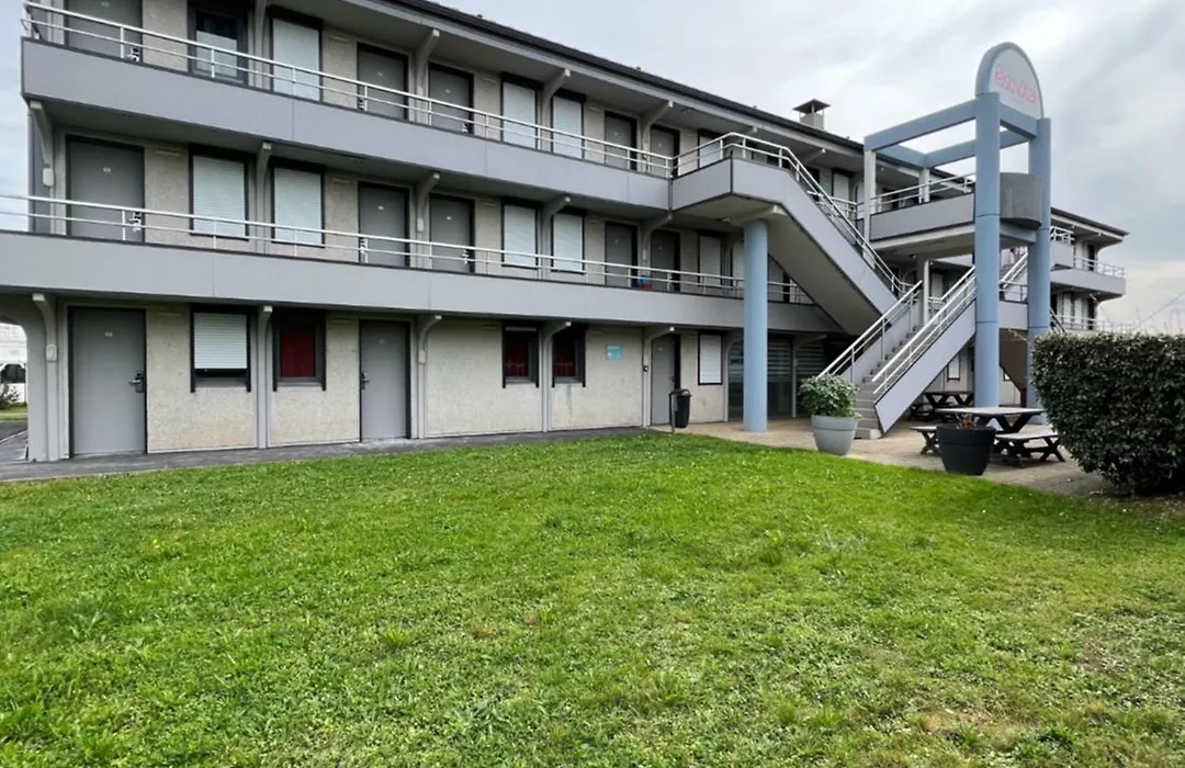 Fasthotel Roissy - Saint-Witz-1