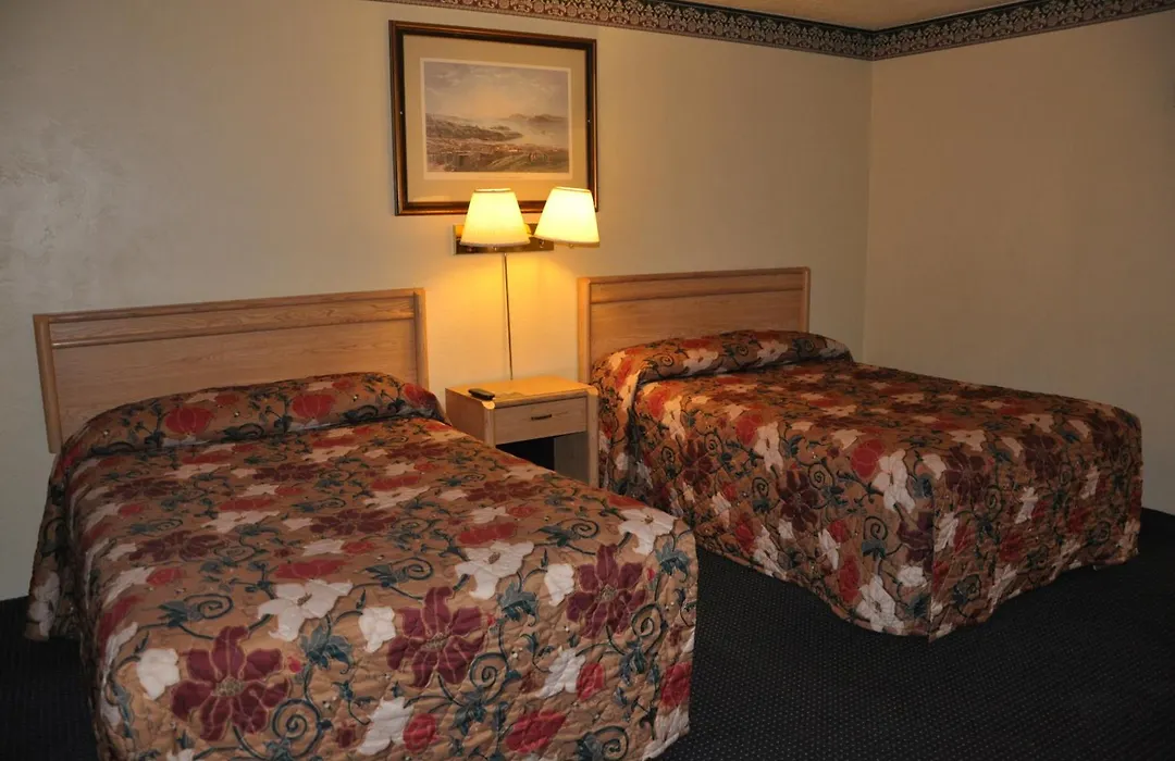 Travelers Inn Manteca-1