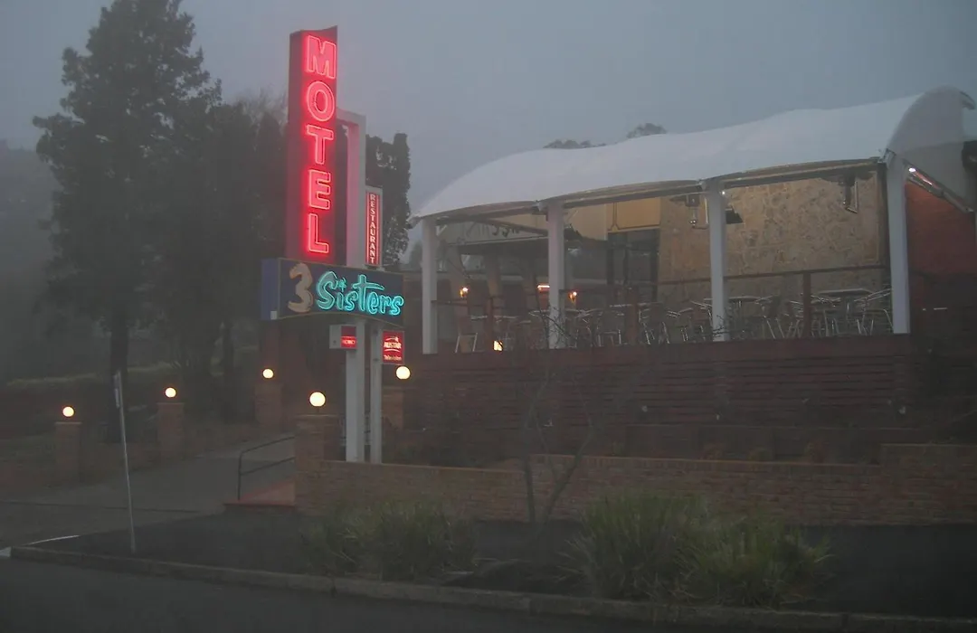 3 Sisters Motel-1