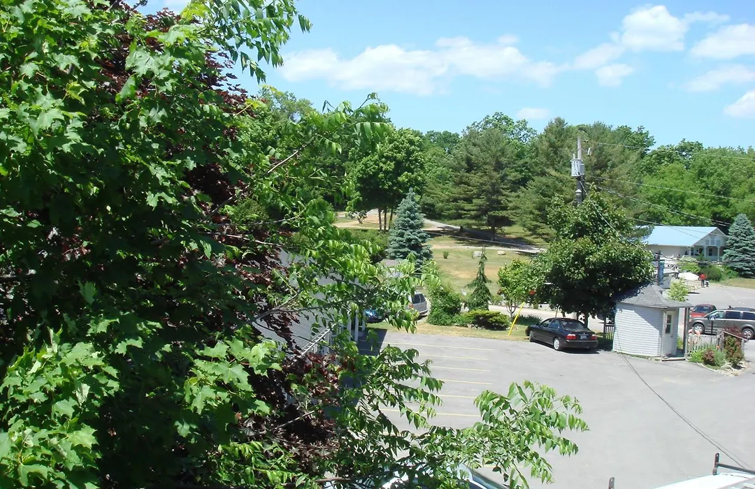 Boathouse Country Inn-1