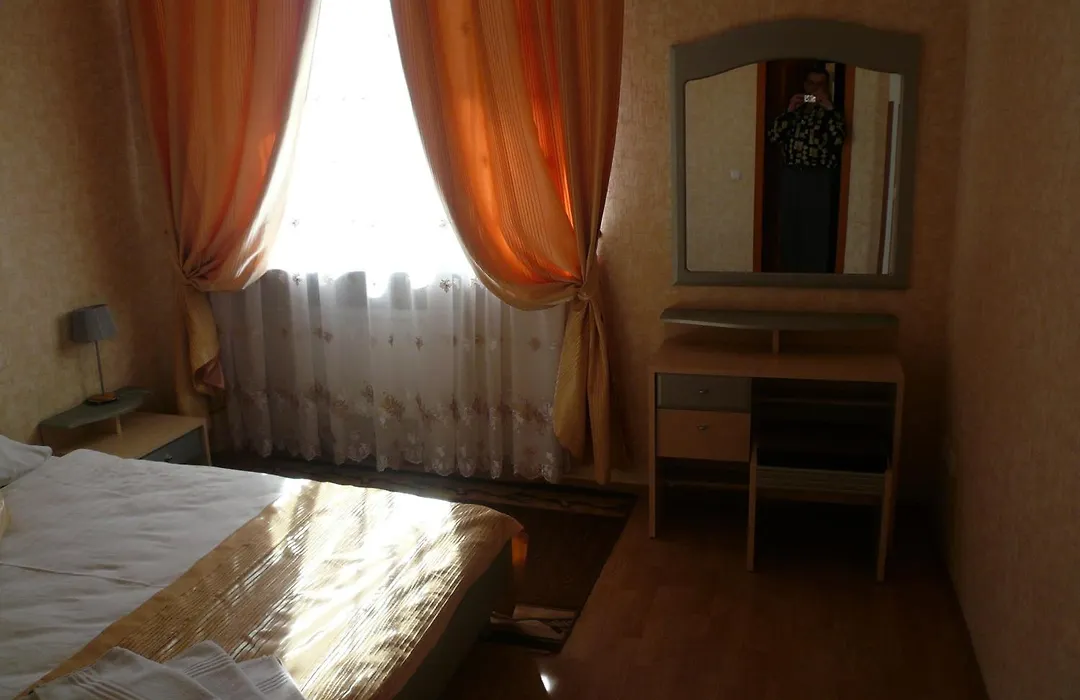 Gostiniy Dvor-1