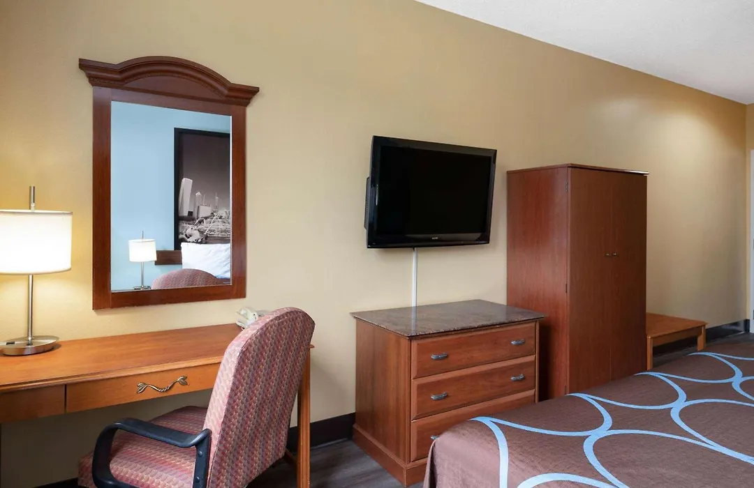 Super 8 By Wyndham Salisbury-1