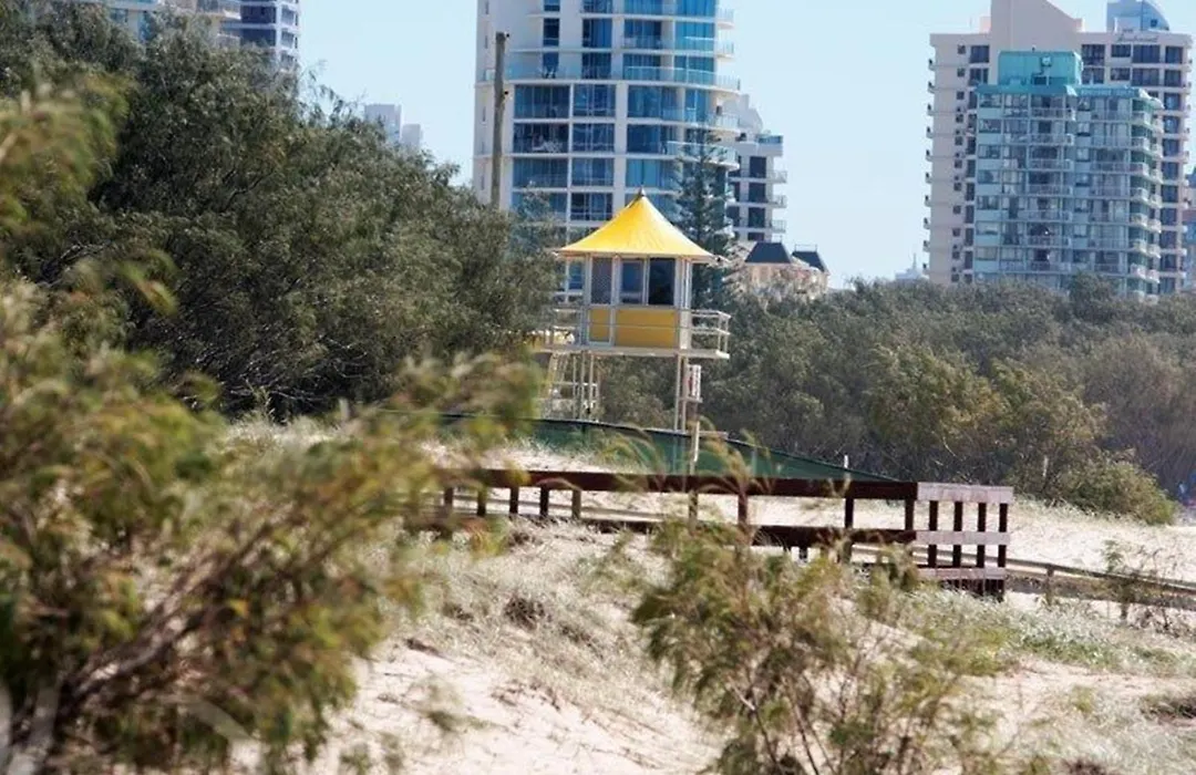 Surfers International Apartments-1